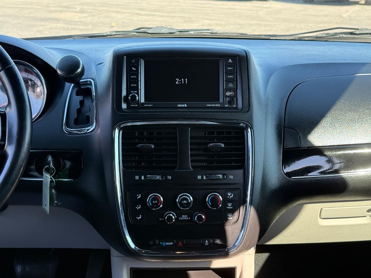 Dodge Grand Caravan Vehicle Full-screen Gallery Image 14