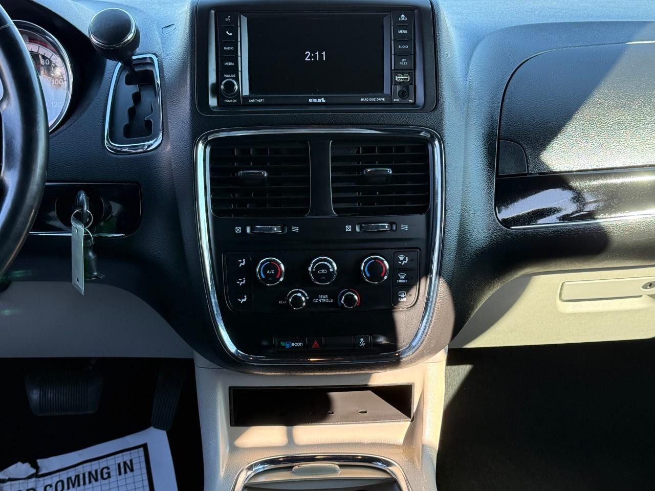 Dodge Grand Caravan Vehicle Full-screen Gallery Image 15