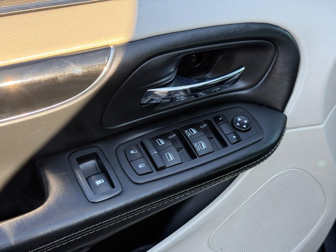 Dodge Grand Caravan Vehicle Full-screen Gallery Image 16