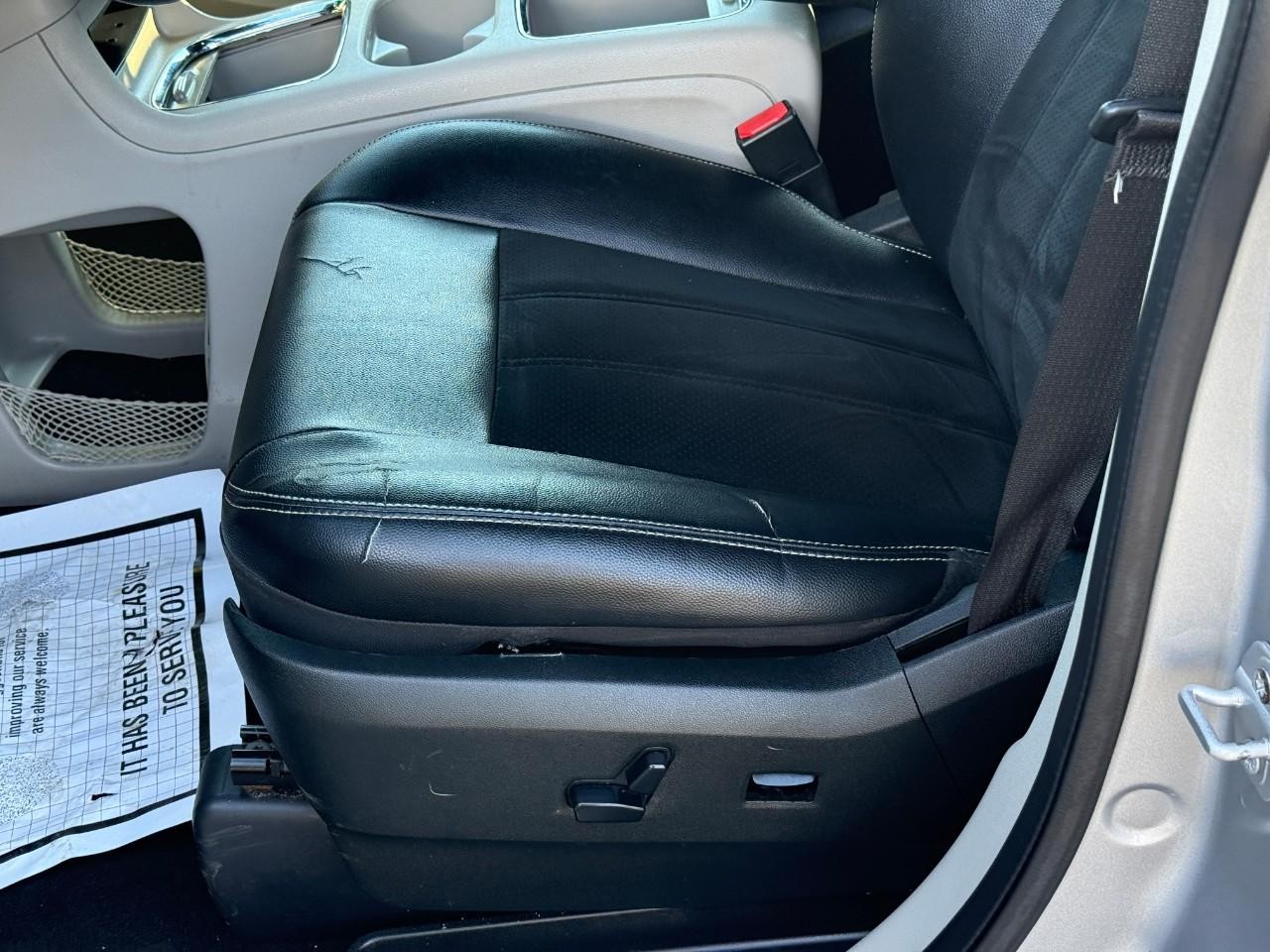 Dodge Grand Caravan Vehicle Full-screen Gallery Image 17