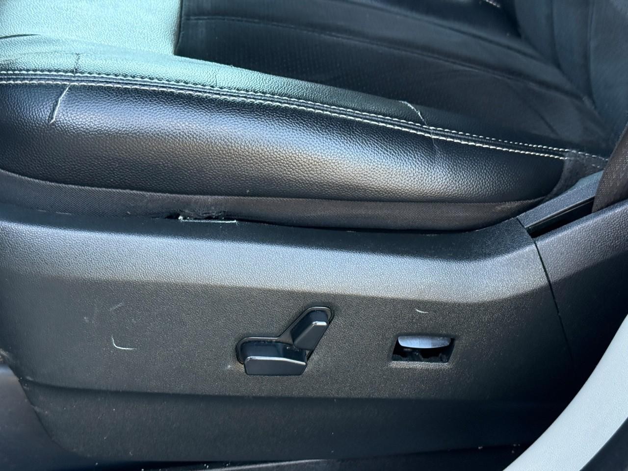 Dodge Grand Caravan Vehicle Full-screen Gallery Image 18