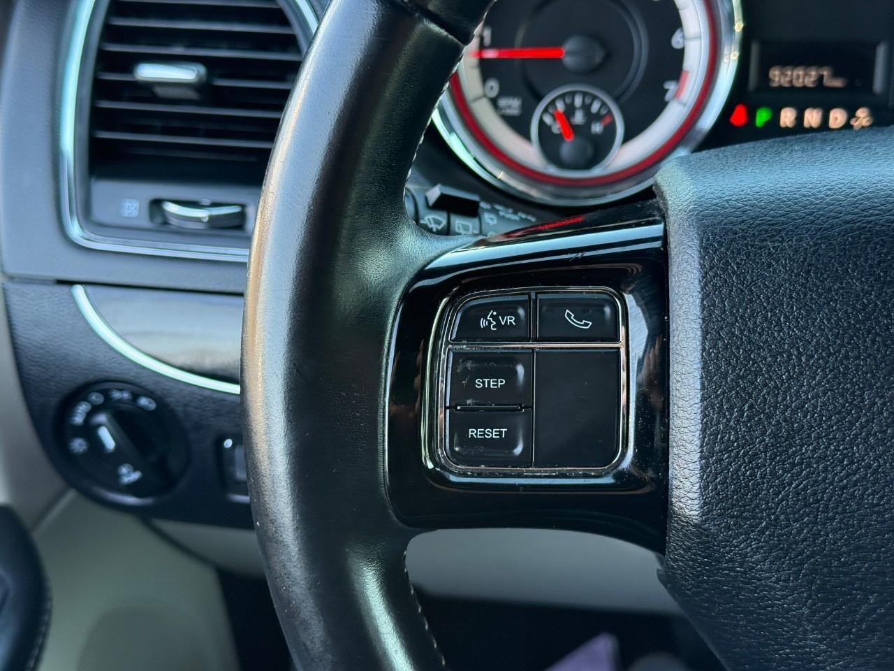 Dodge Grand Caravan Vehicle Full-screen Gallery Image 19