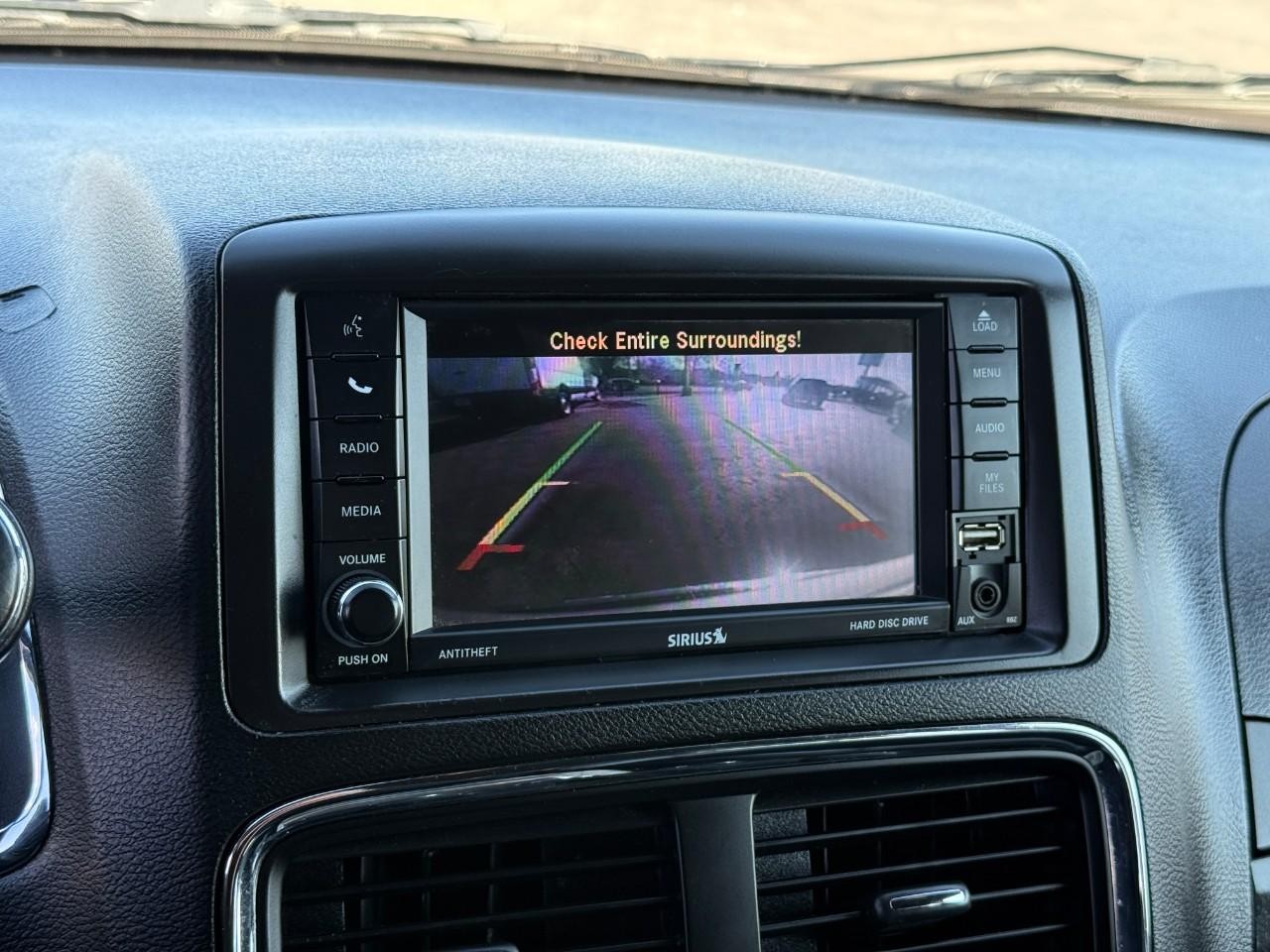 Dodge Grand Caravan Vehicle Full-screen Gallery Image 22