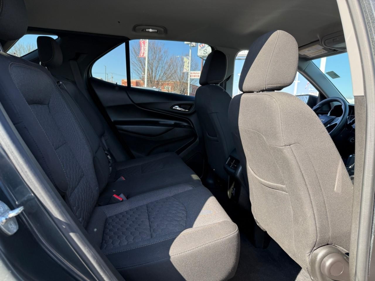 Chevrolet Equinox Vehicle Full-screen Gallery Image 10