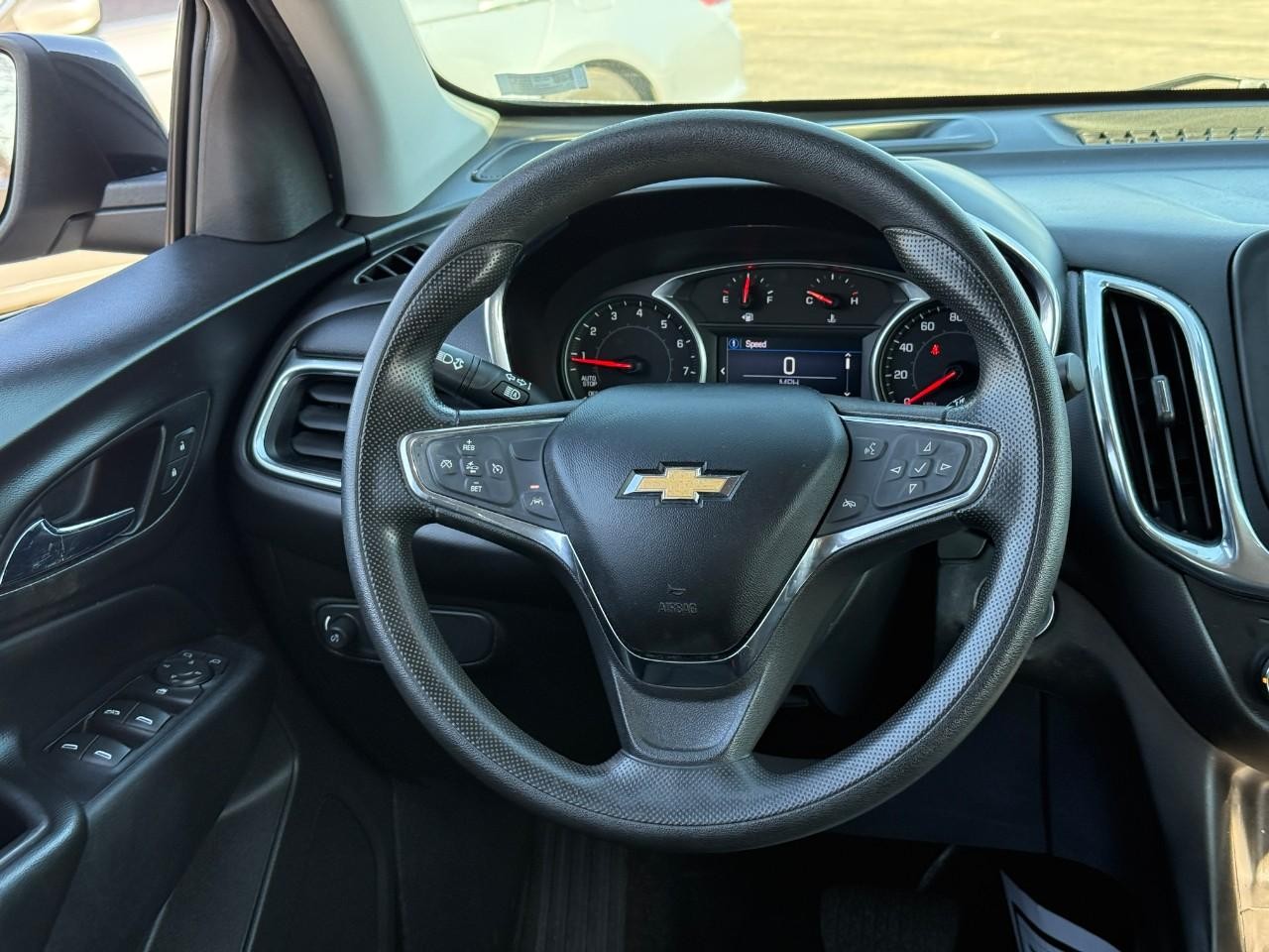 Chevrolet Equinox Vehicle Full-screen Gallery Image 12