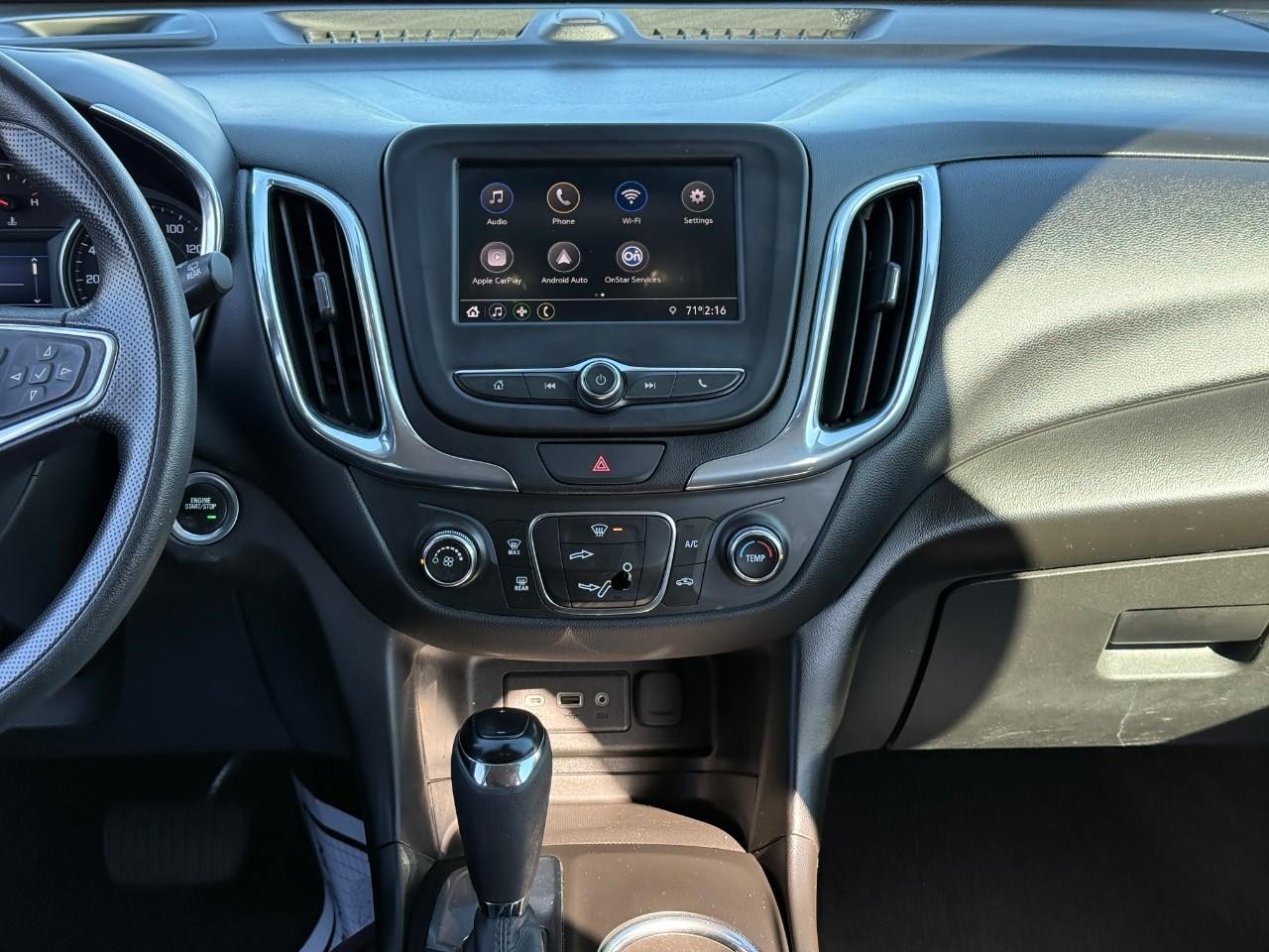 Chevrolet Equinox Vehicle Full-screen Gallery Image 13