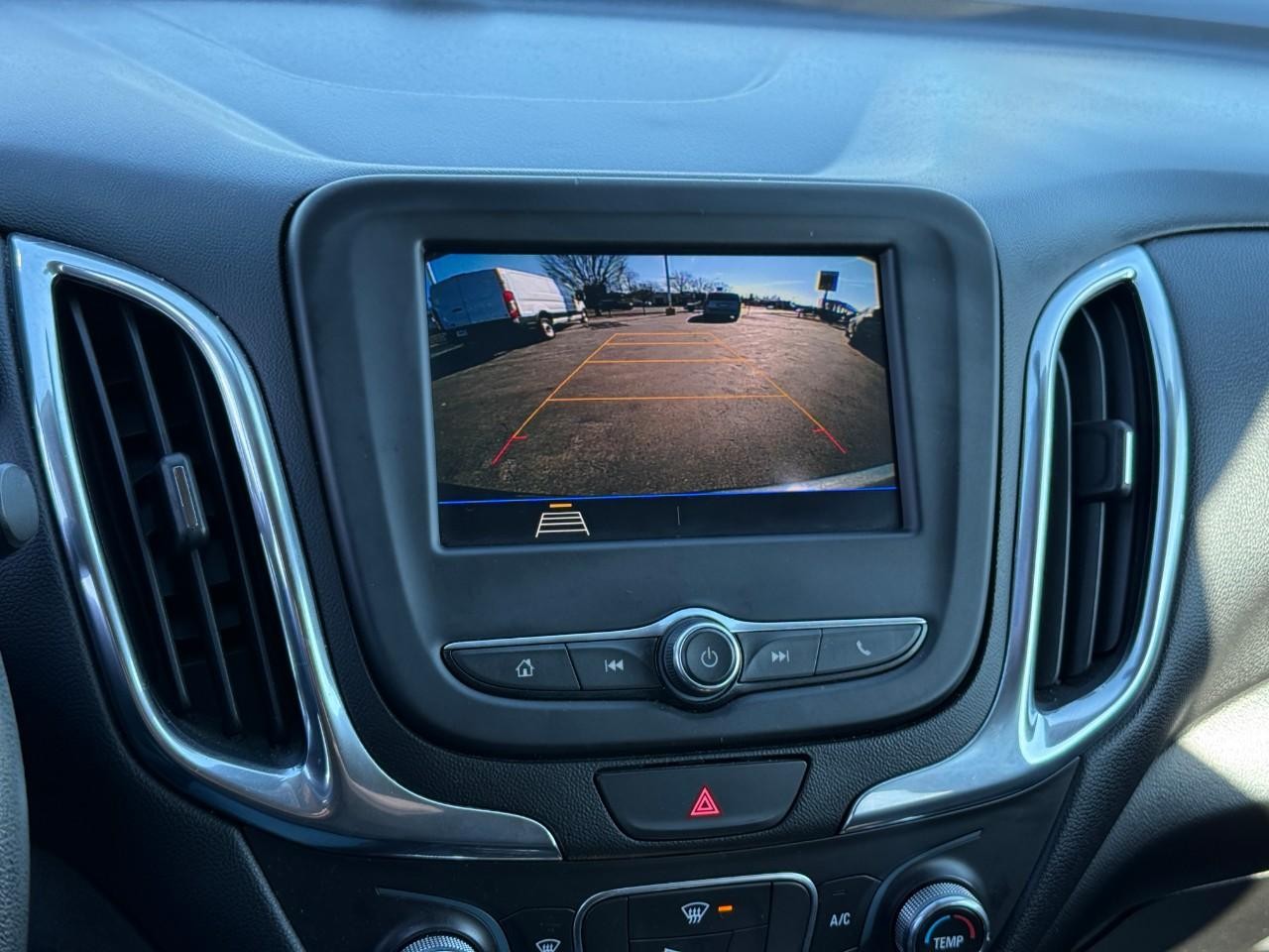 Chevrolet Equinox Vehicle Full-screen Gallery Image 22