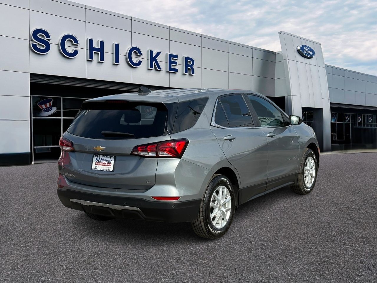 Chevrolet Equinox Vehicle Full-screen Gallery Image 02