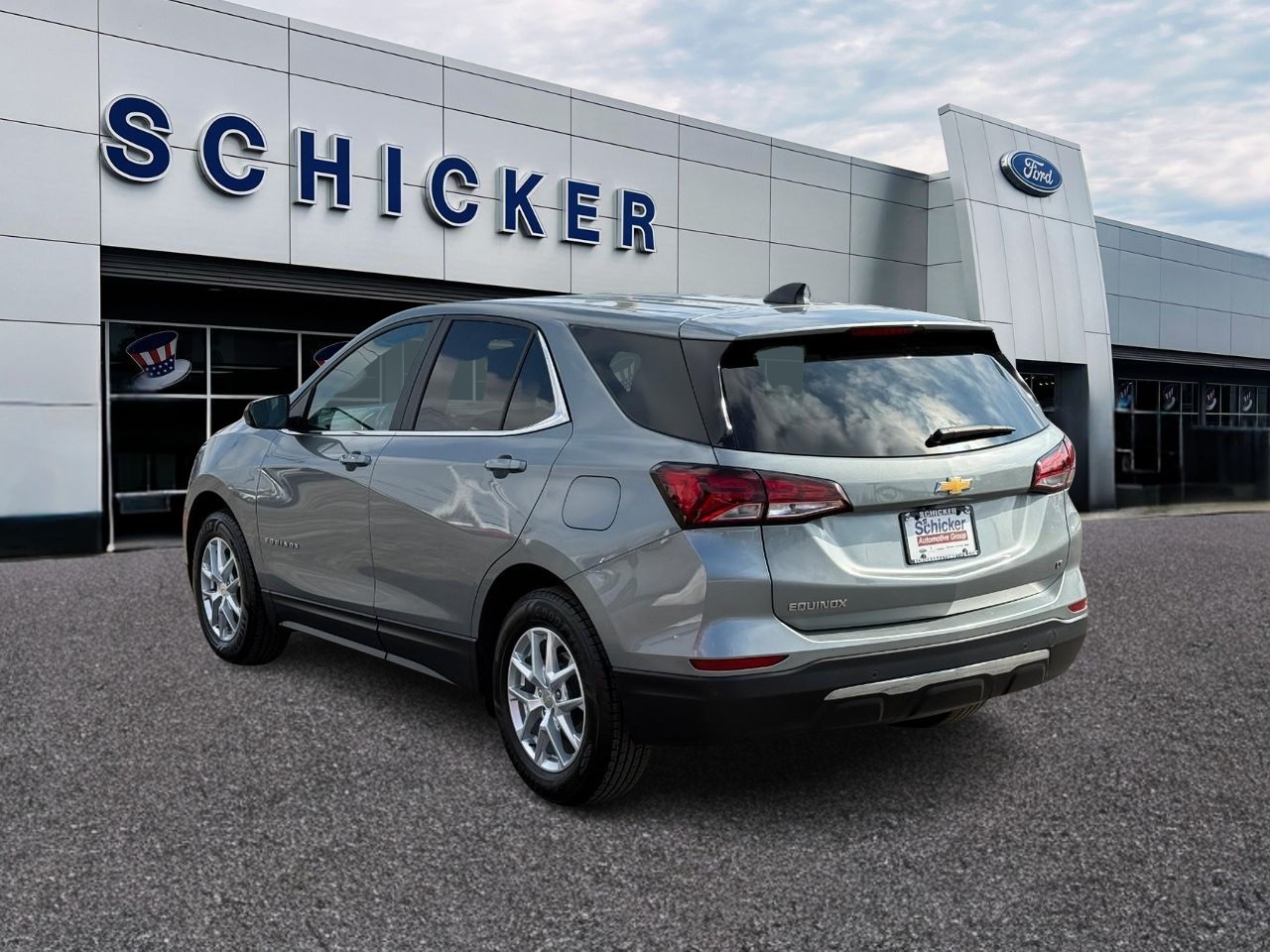 Chevrolet Equinox Vehicle Full-screen Gallery Image 03