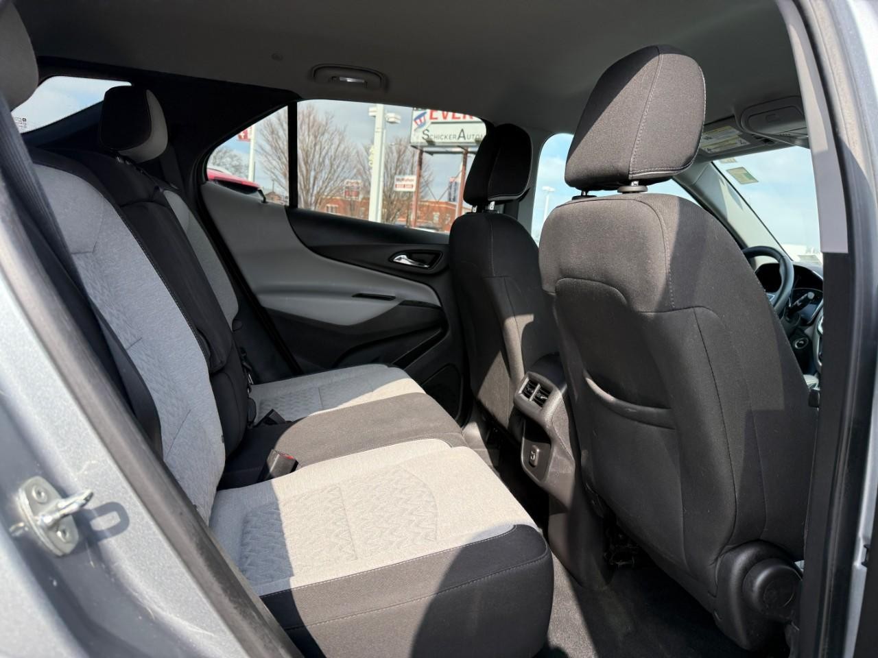 Chevrolet Equinox Vehicle Full-screen Gallery Image 10