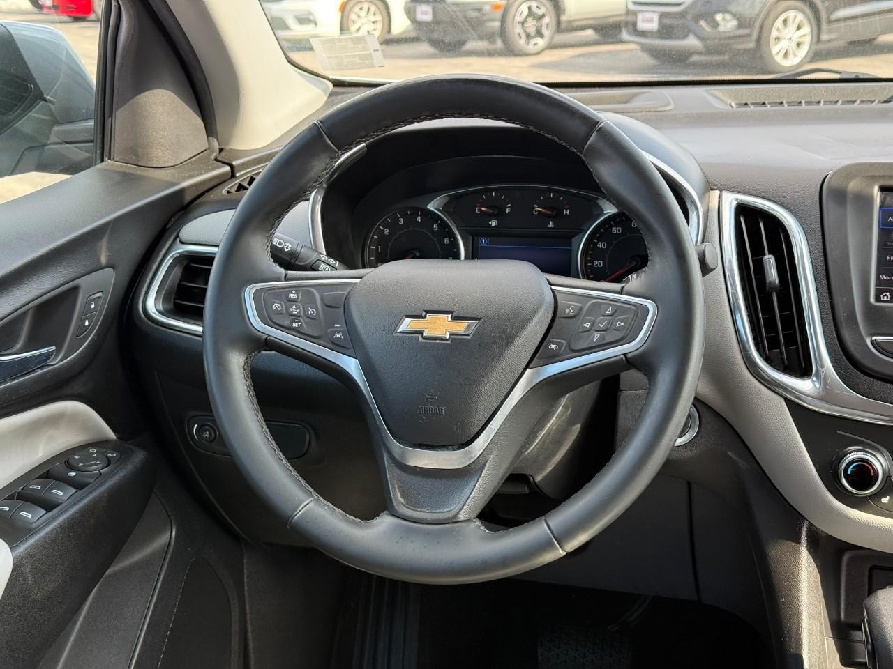 Chevrolet Equinox Vehicle Full-screen Gallery Image 12