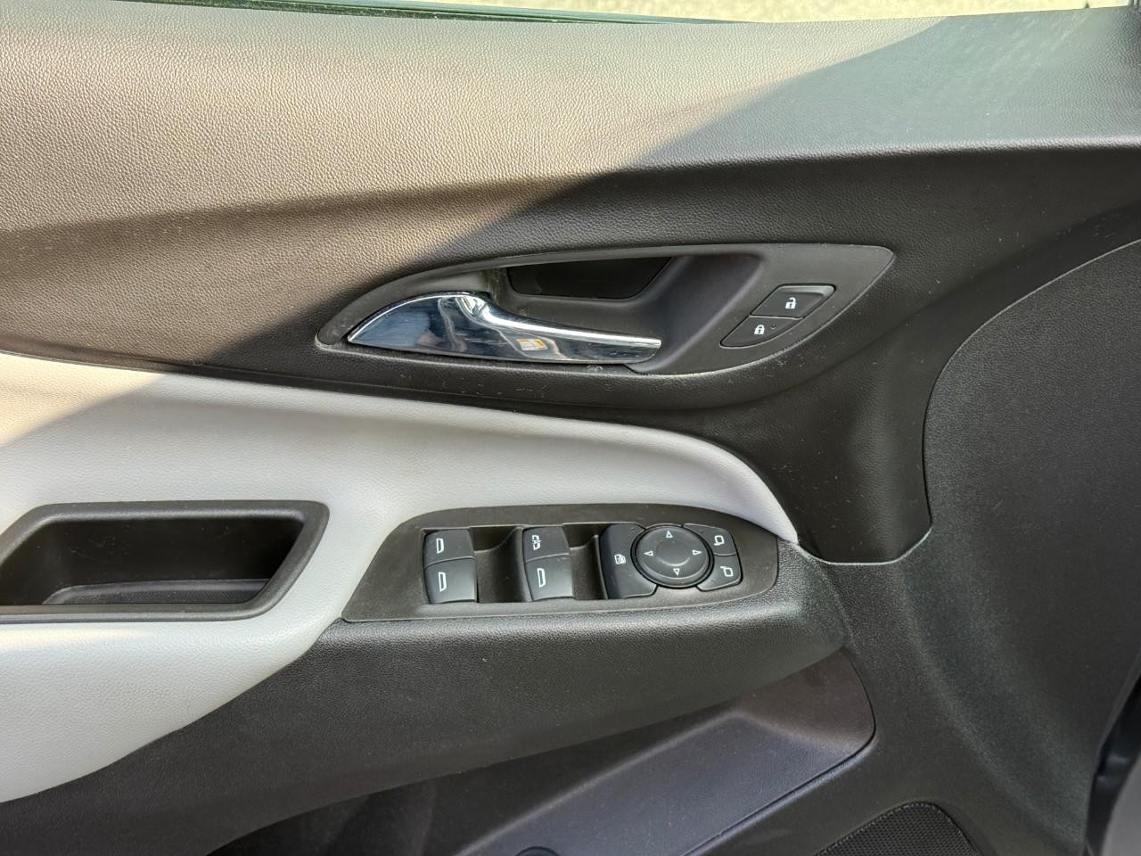 Chevrolet Equinox Vehicle Full-screen Gallery Image 15