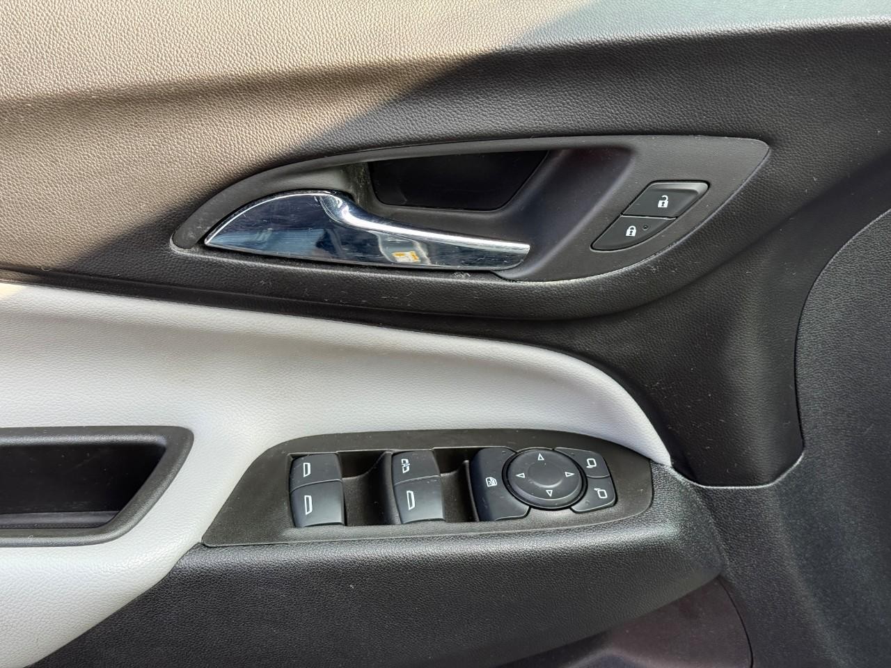 Chevrolet Equinox Vehicle Full-screen Gallery Image 16