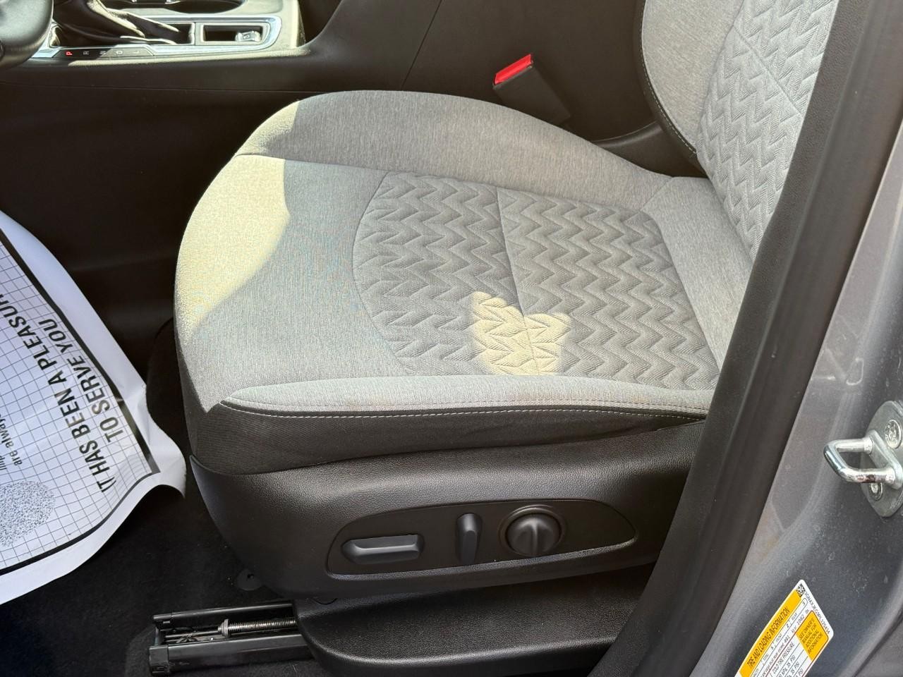 Chevrolet Equinox Vehicle Full-screen Gallery Image 17