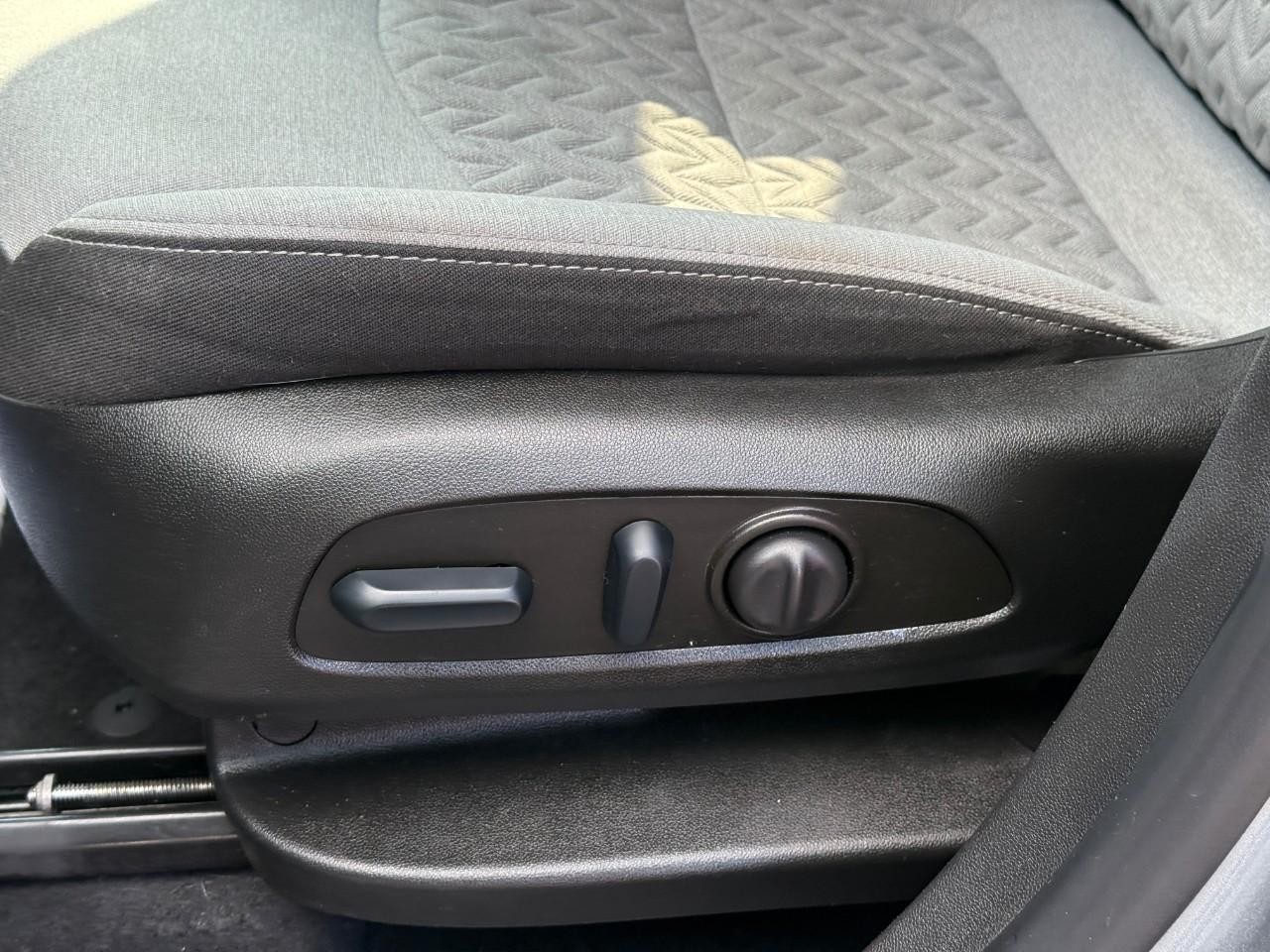 Chevrolet Equinox Vehicle Full-screen Gallery Image 18