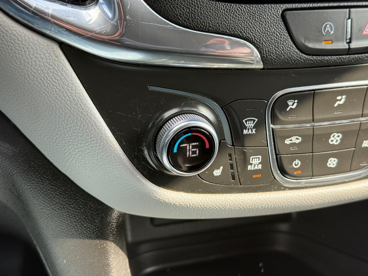 Chevrolet Equinox Vehicle Full-screen Gallery Image 21