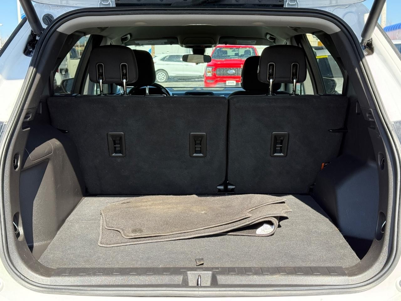 Chevrolet Equinox Vehicle Full-screen Gallery Image 07