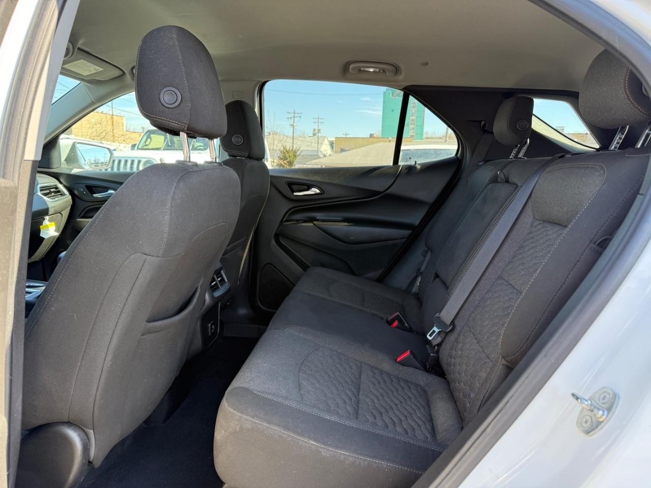 Chevrolet Equinox Vehicle Full-screen Gallery Image 10