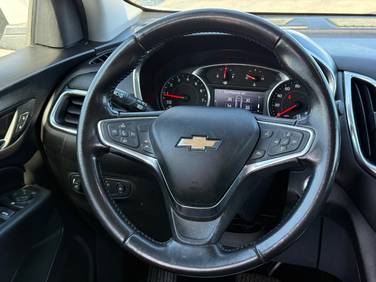 Chevrolet Equinox Vehicle Full-screen Gallery Image 12