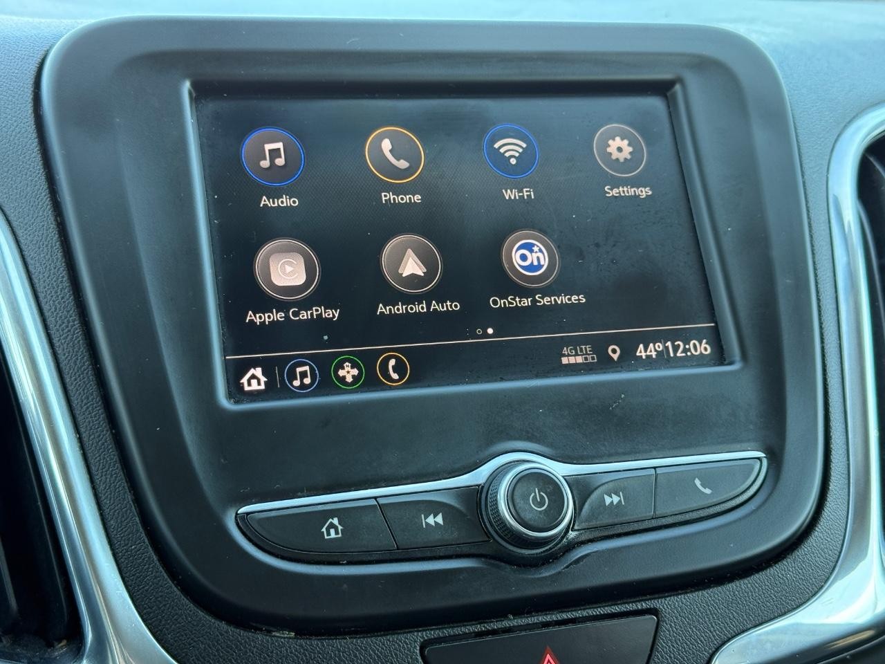 Chevrolet Equinox Vehicle Full-screen Gallery Image 16