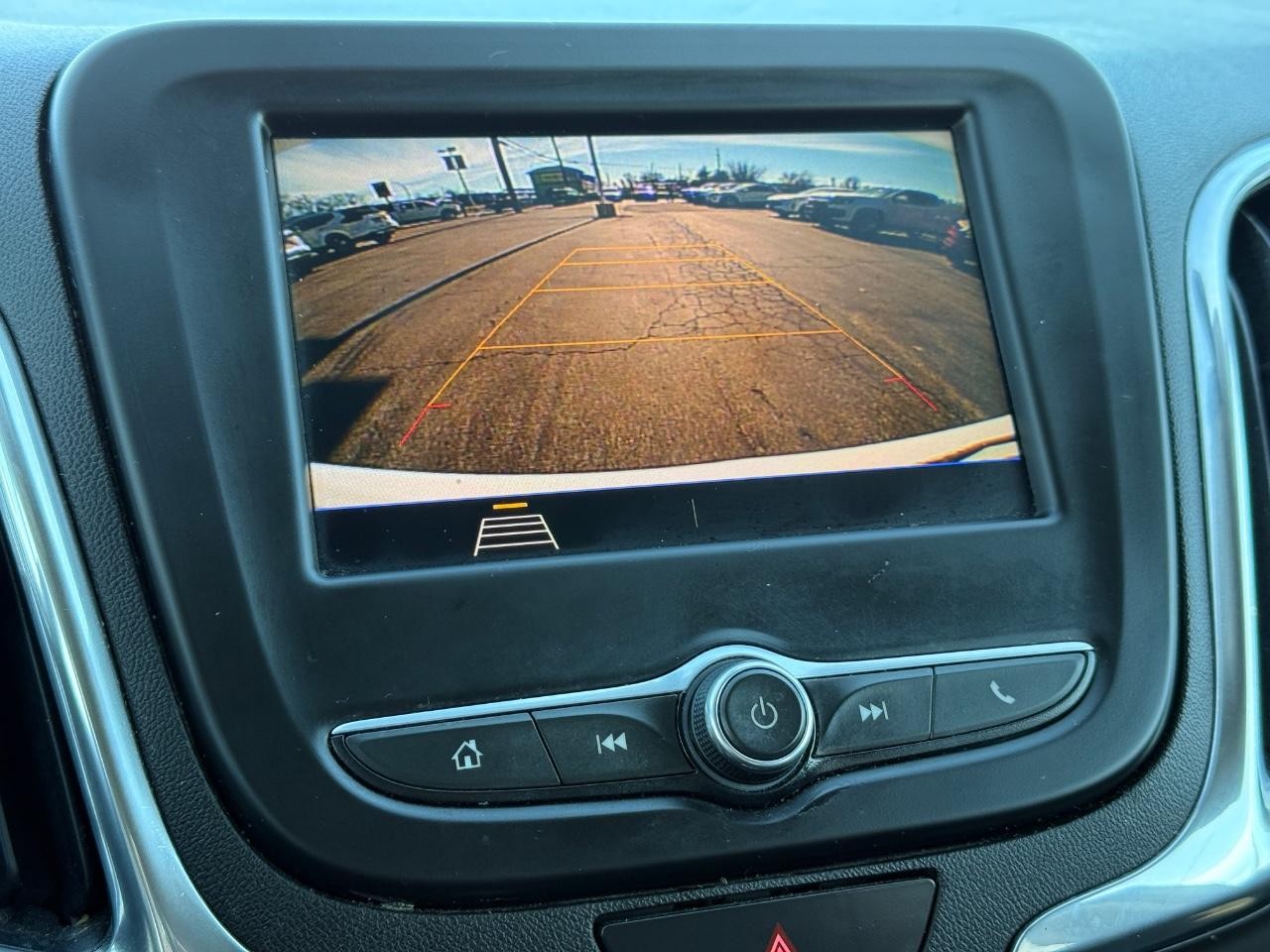 Chevrolet Equinox Vehicle Full-screen Gallery Image 17