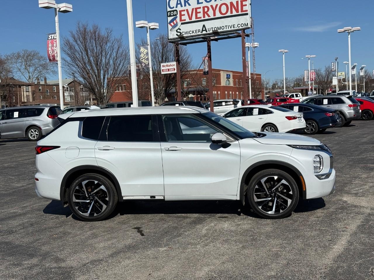 Mitsubishi Outlander Vehicle Full-screen Gallery Image 05