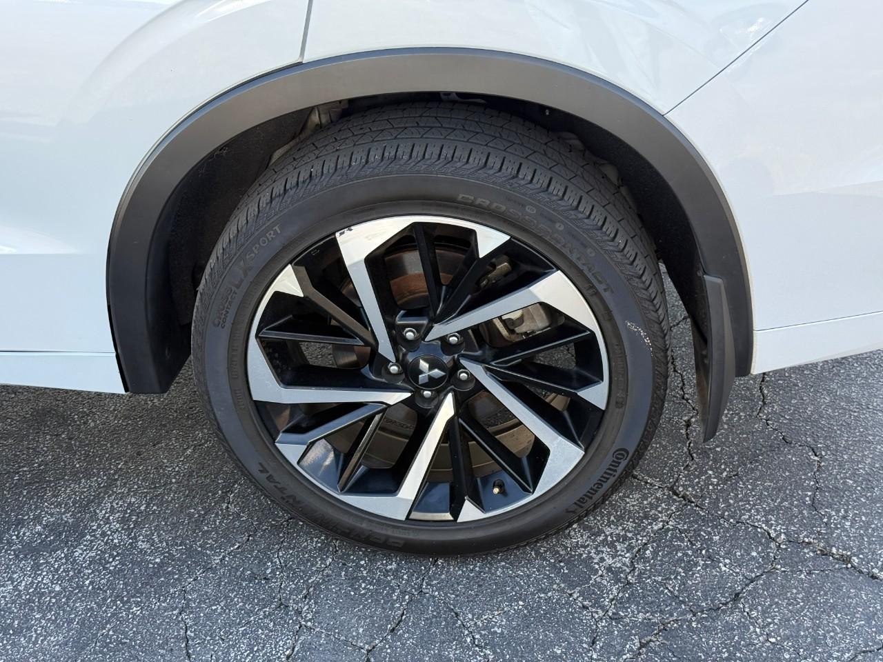 Mitsubishi Outlander Vehicle Full-screen Gallery Image 06