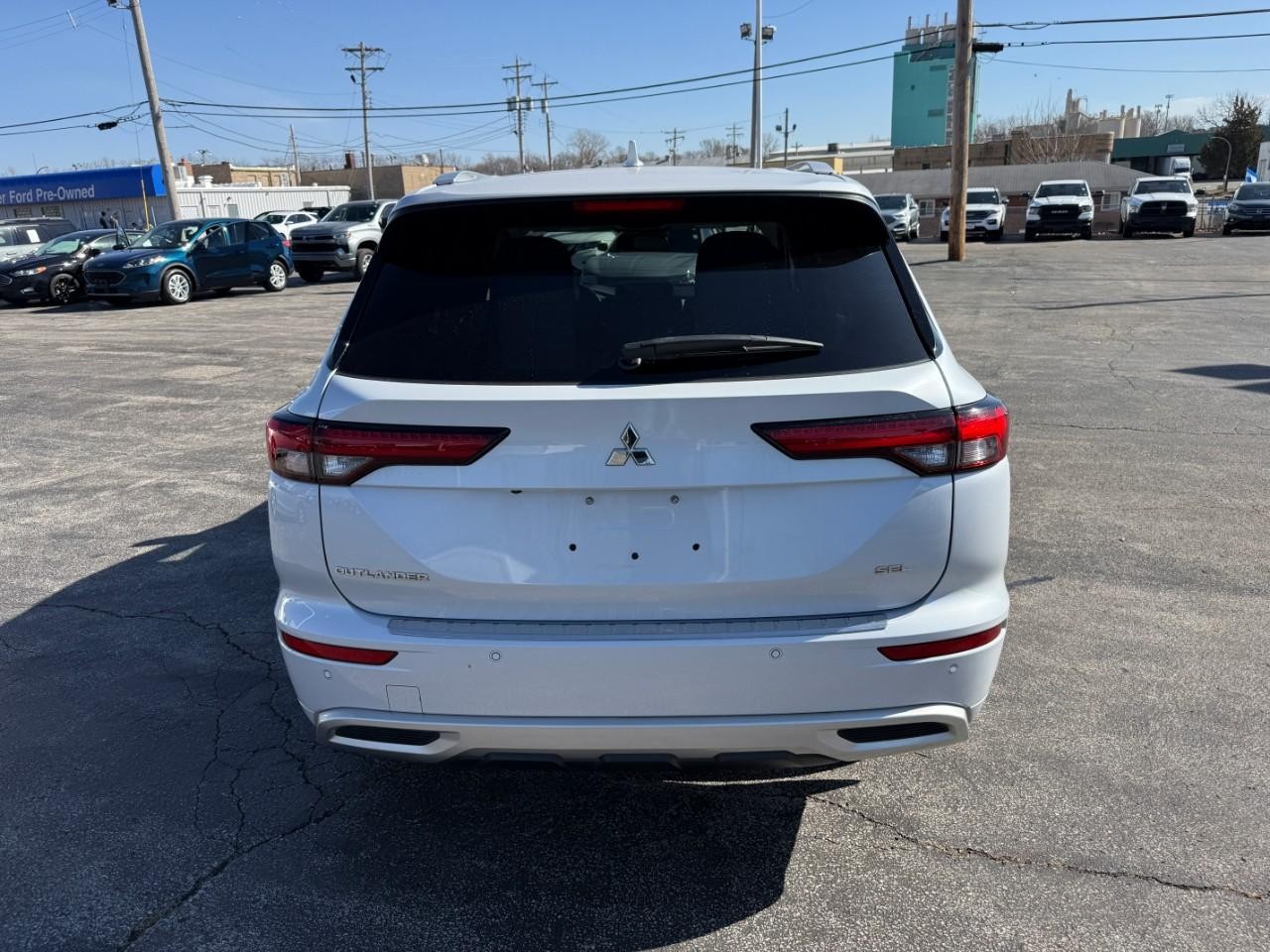 Mitsubishi Outlander Vehicle Full-screen Gallery Image 07