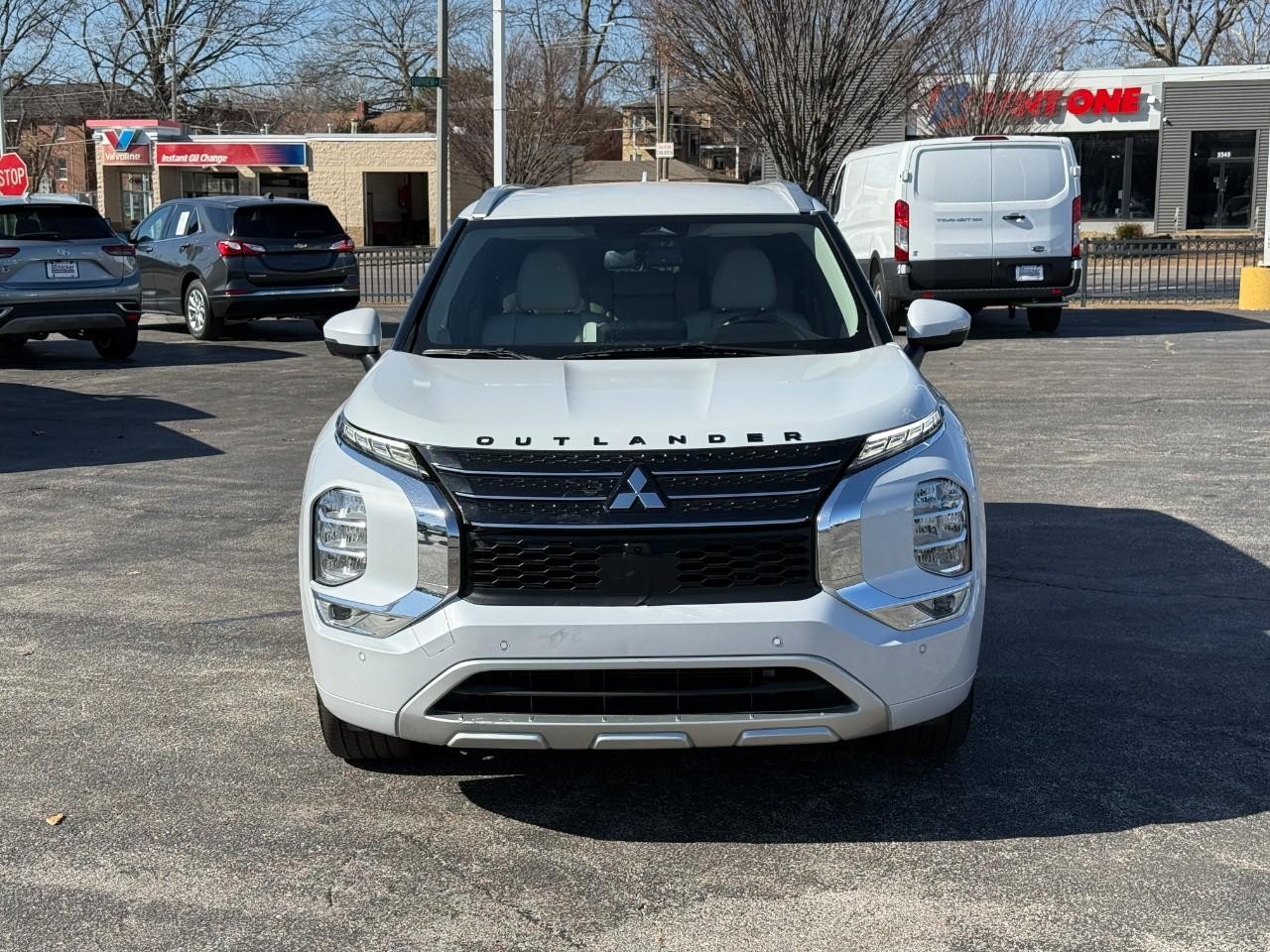 Mitsubishi Outlander Vehicle Full-screen Gallery Image 08