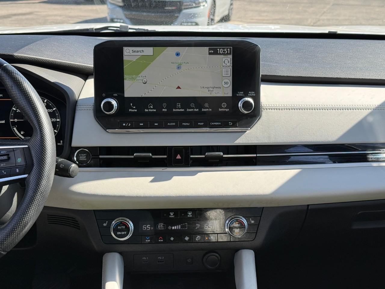 Mitsubishi Outlander Vehicle Full-screen Gallery Image 12