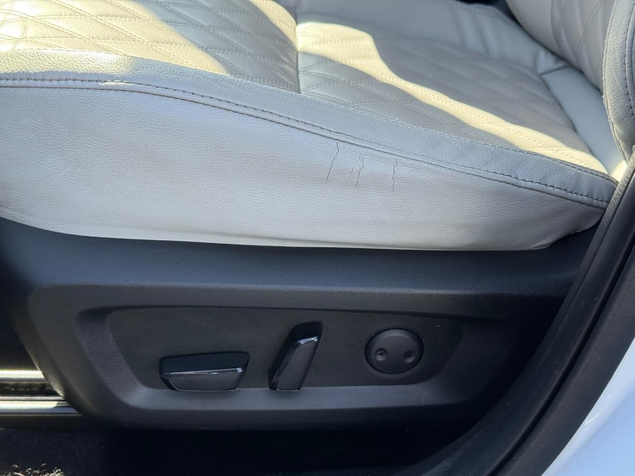 Mitsubishi Outlander Vehicle Full-screen Gallery Image 18