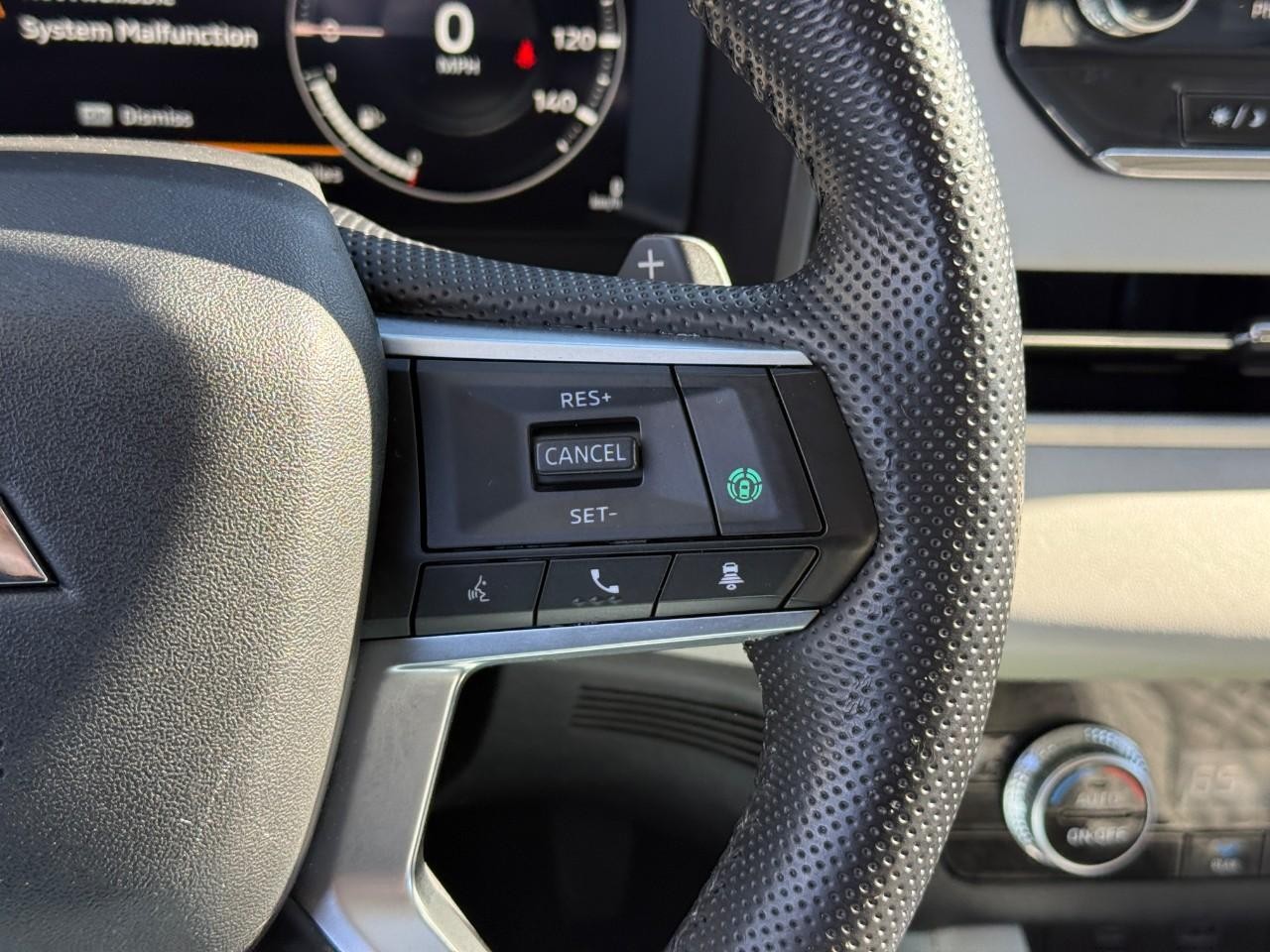 Mitsubishi Outlander Vehicle Full-screen Gallery Image 20