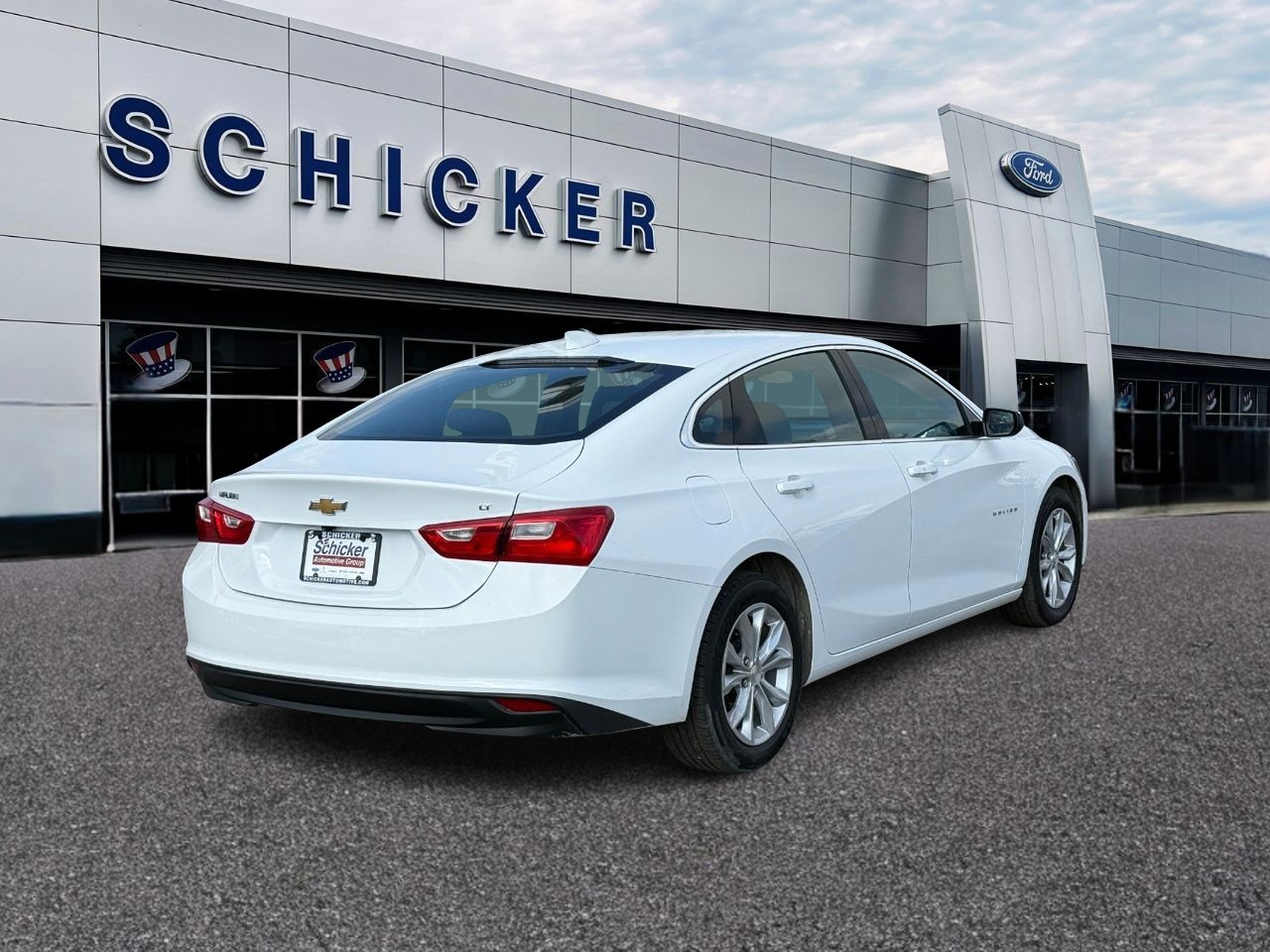 Chevrolet Malibu Vehicle Full-screen Gallery Image 02