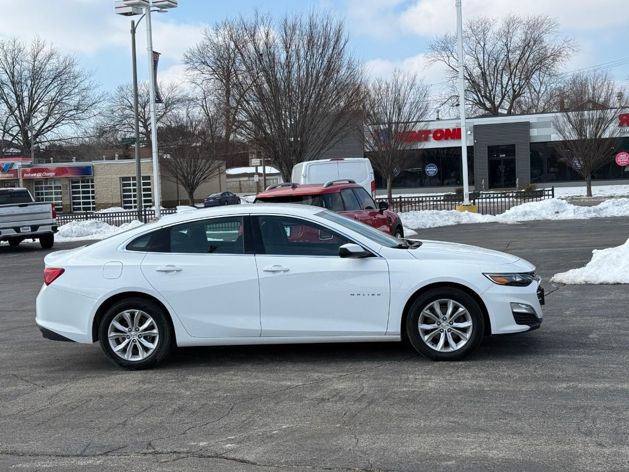 Chevrolet Malibu Vehicle Full-screen Gallery Image 05