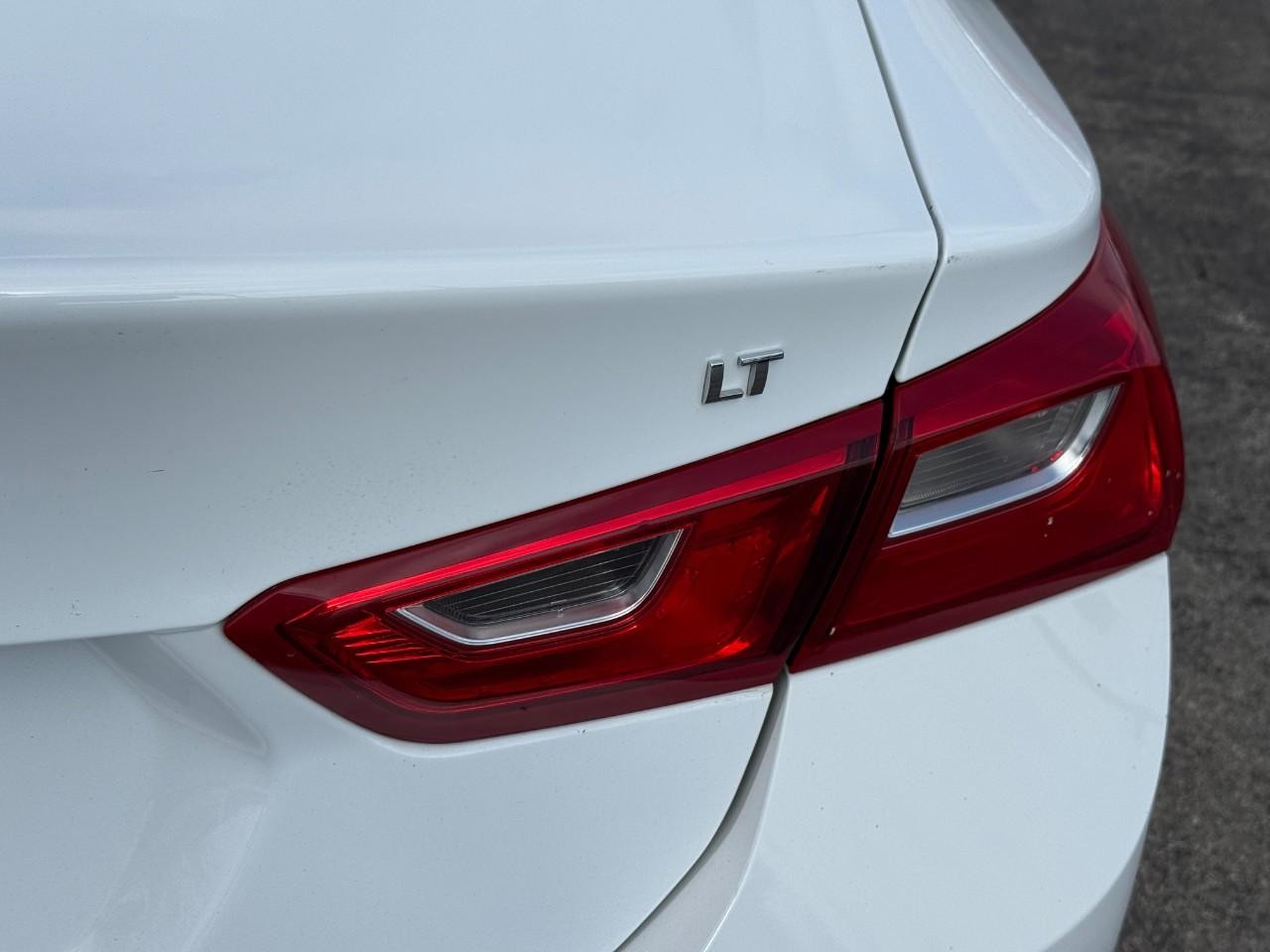 Chevrolet Malibu Vehicle Full-screen Gallery Image 10