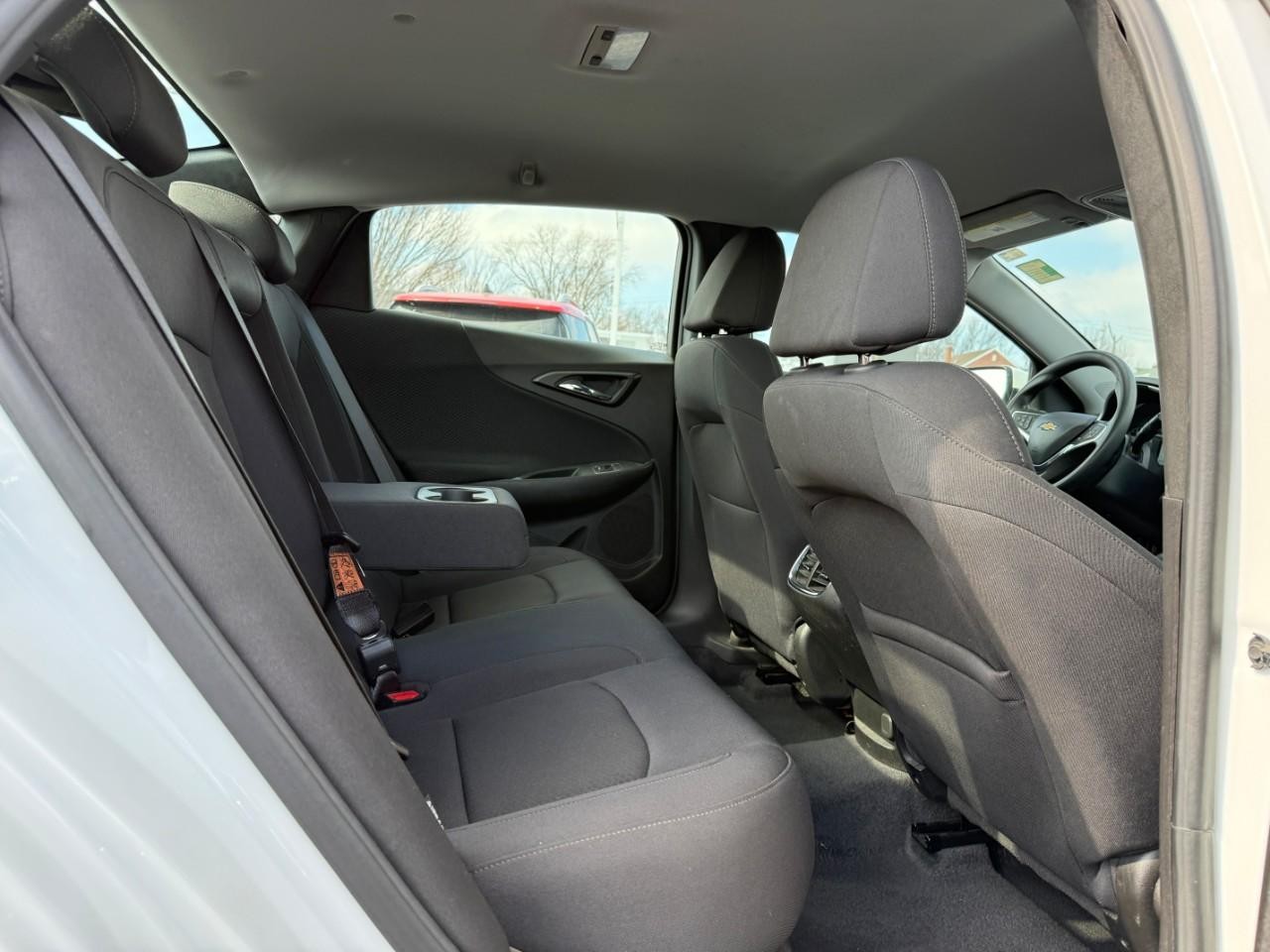 Chevrolet Malibu Vehicle Full-screen Gallery Image 11