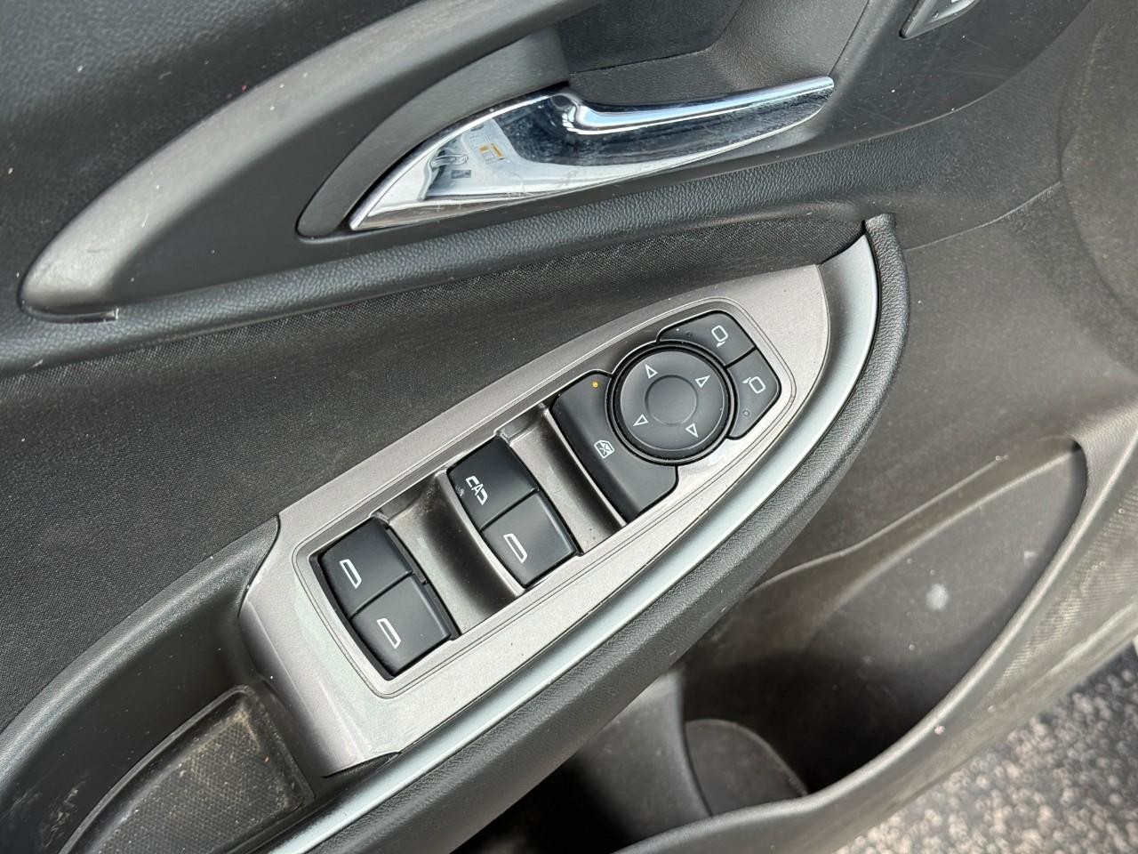 Chevrolet Malibu Vehicle Full-screen Gallery Image 17