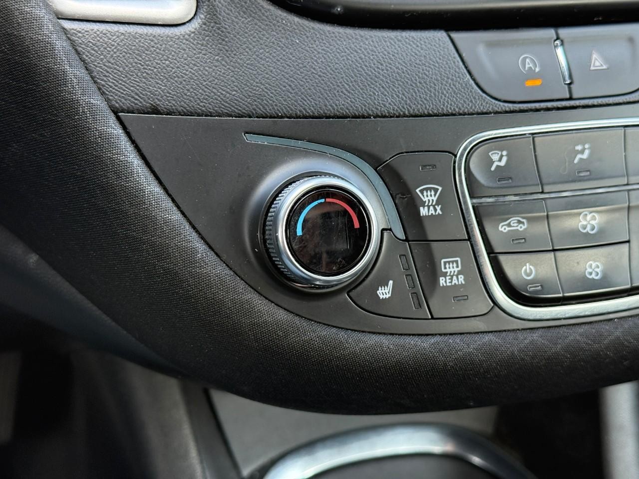 Chevrolet Malibu Vehicle Full-screen Gallery Image 24