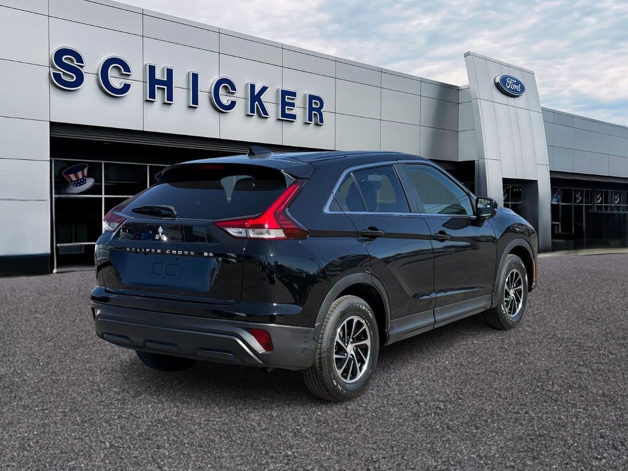 Mitsubishi Eclipse Cross Vehicle Full-screen Gallery Image 02