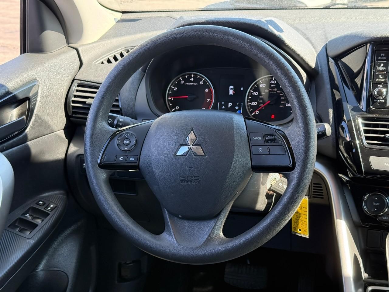 Mitsubishi Eclipse Cross Vehicle Full-screen Gallery Image 11