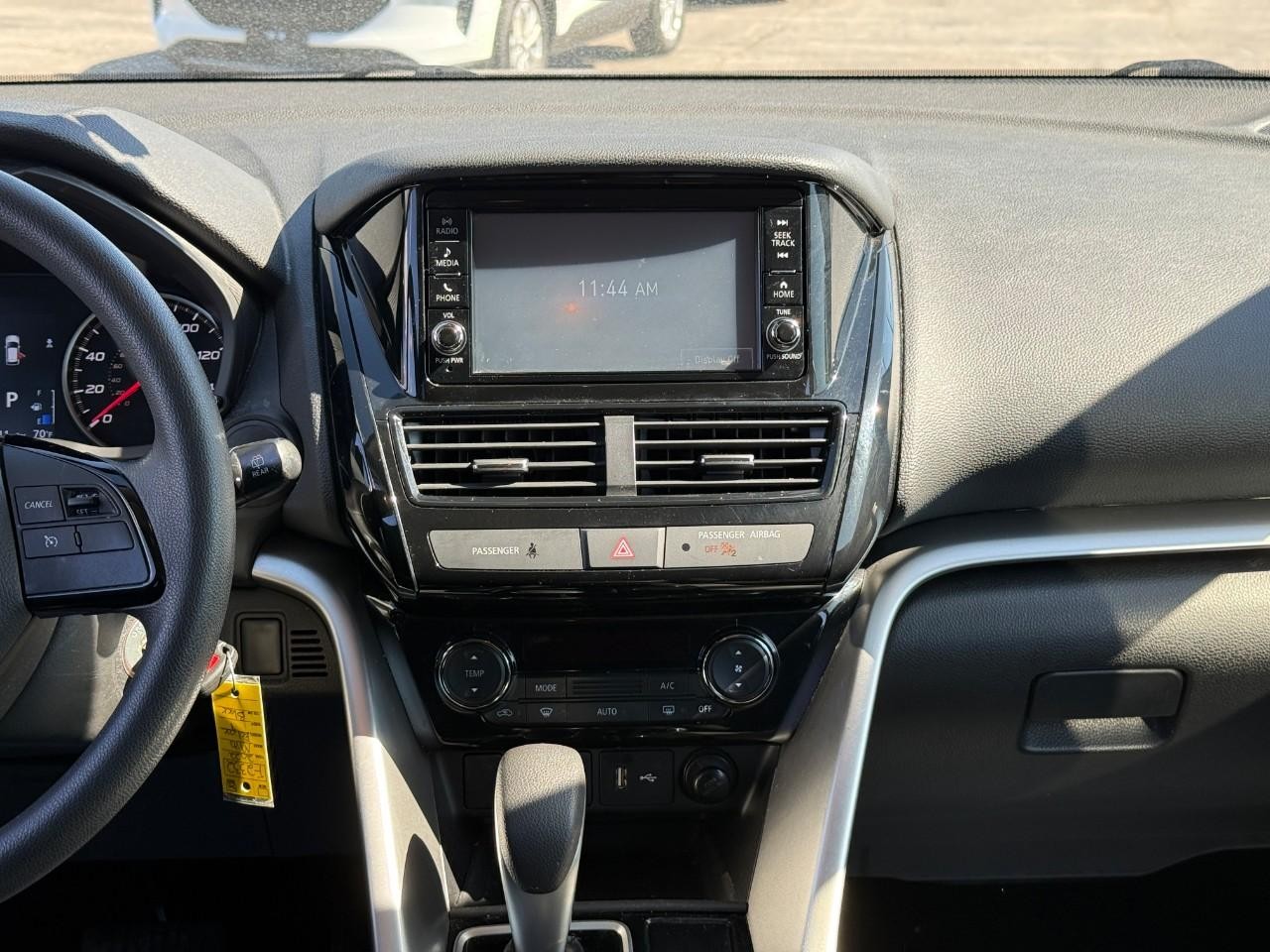 Mitsubishi Eclipse Cross Vehicle Full-screen Gallery Image 12