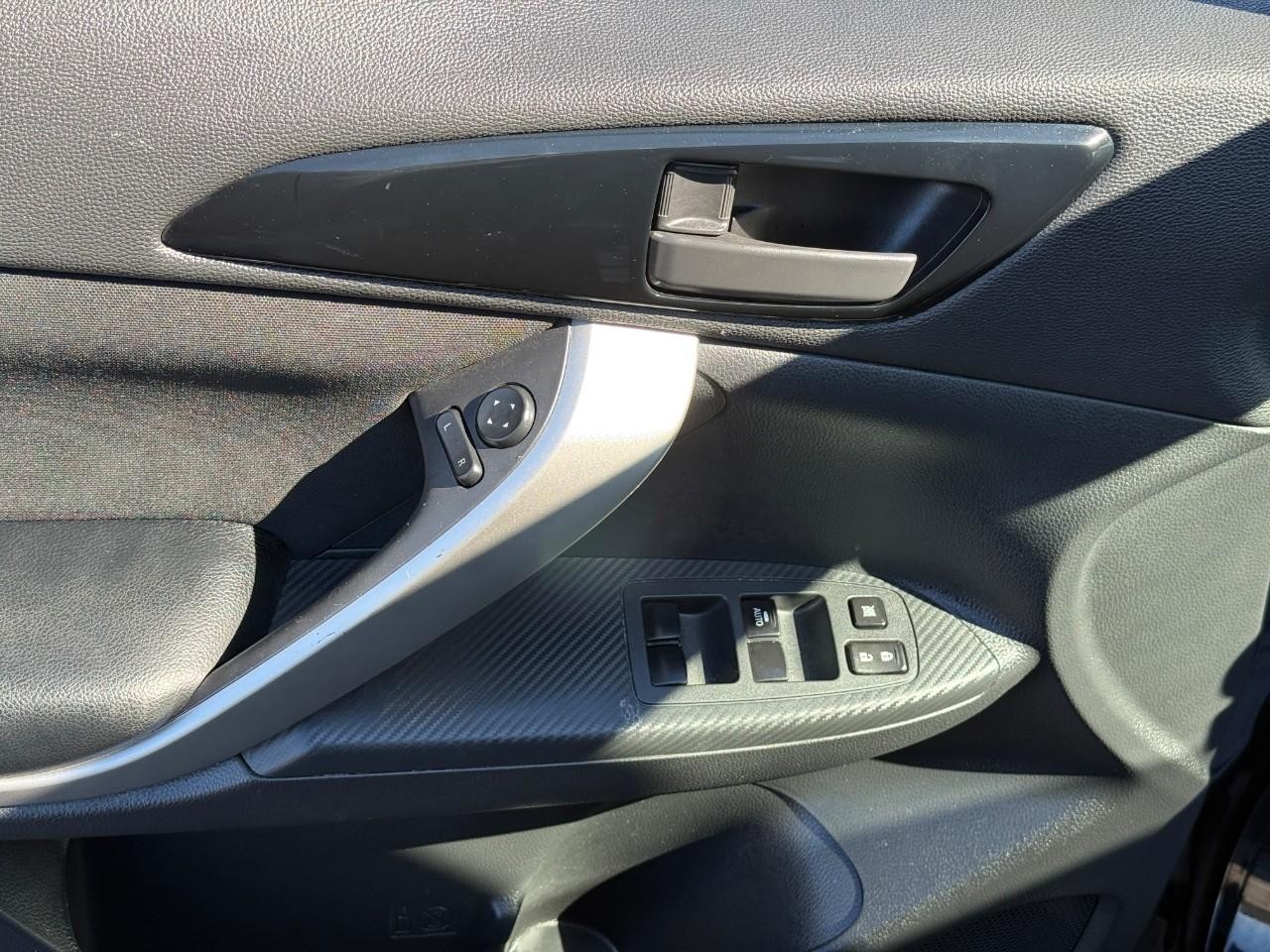 Mitsubishi Eclipse Cross Vehicle Full-screen Gallery Image 15