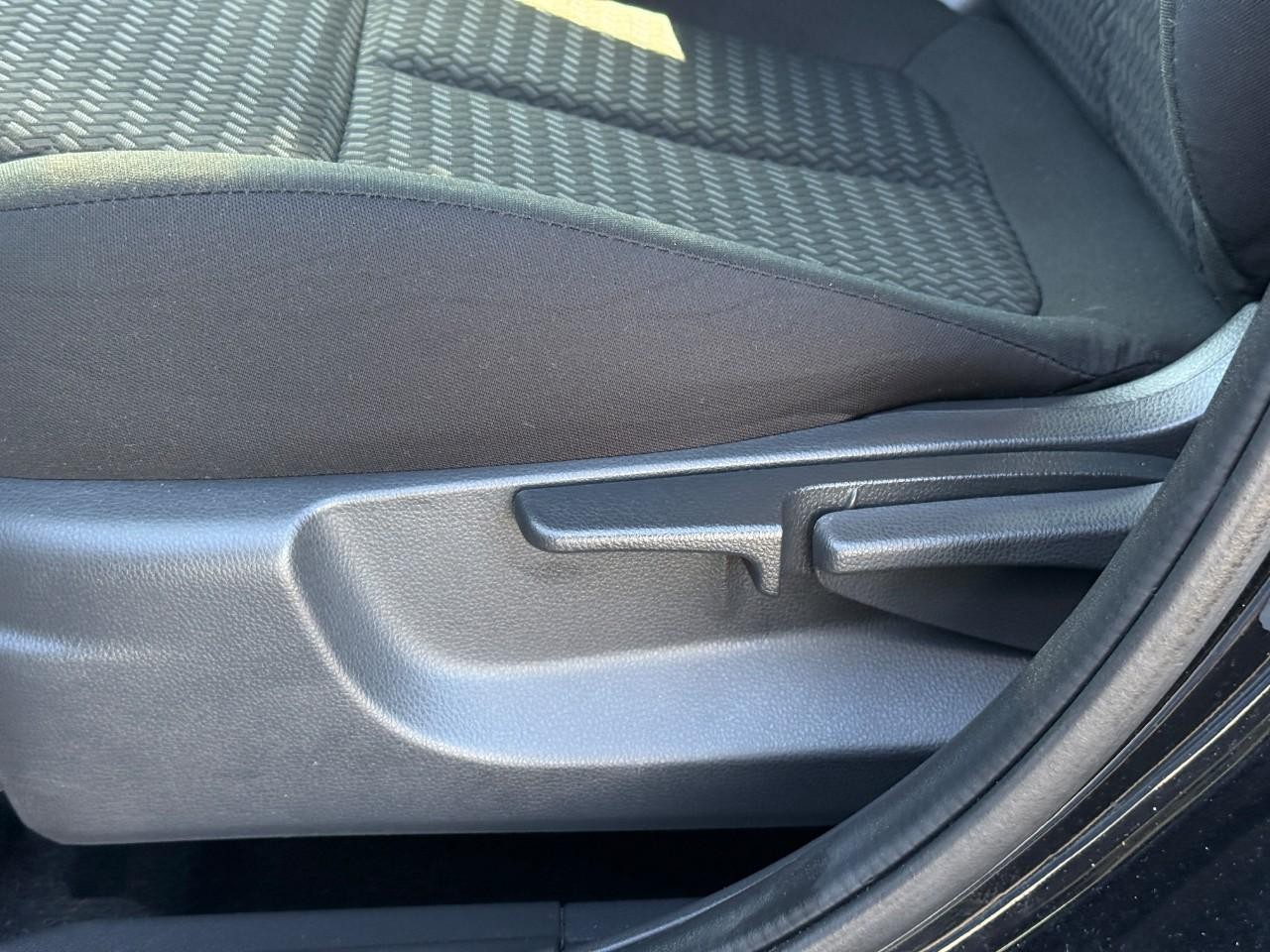 Mitsubishi Eclipse Cross Vehicle Full-screen Gallery Image 17