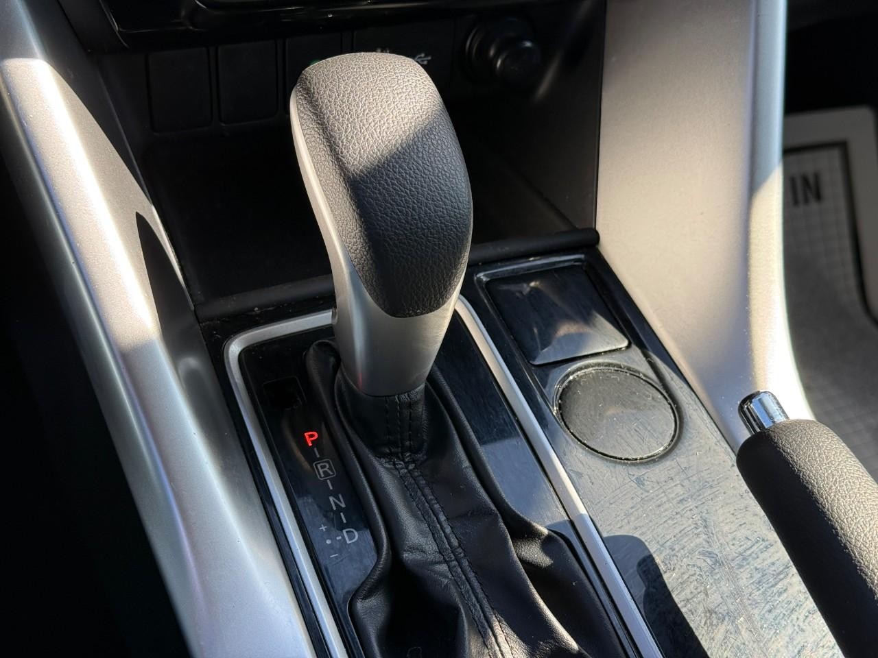 Mitsubishi Eclipse Cross Vehicle Full-screen Gallery Image 21