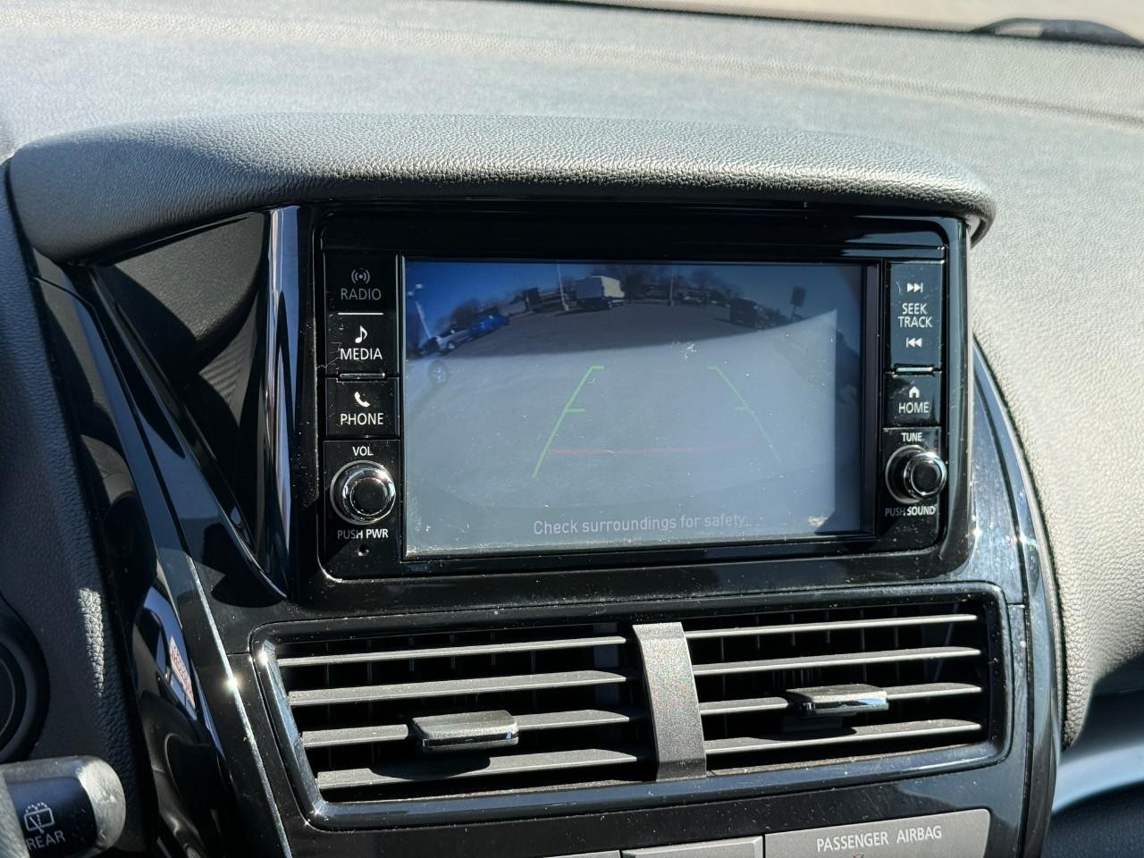 Mitsubishi Eclipse Cross Vehicle Full-screen Gallery Image 22