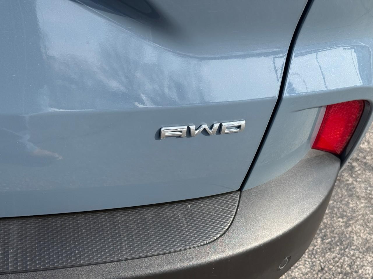 Ford Escape Vehicle Full-screen Gallery Image 10