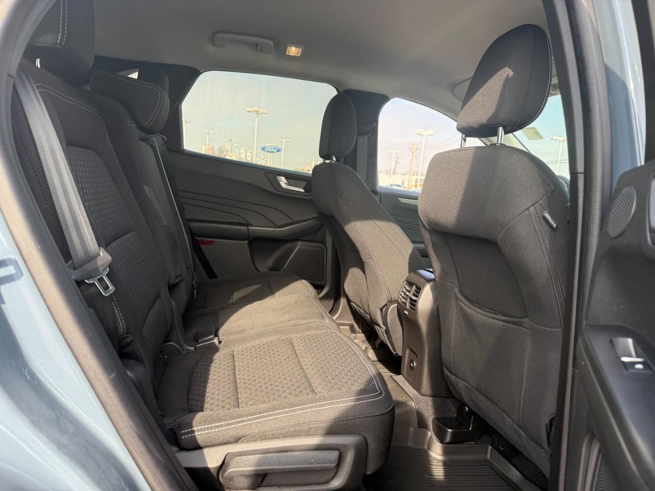 Ford Escape Vehicle Full-screen Gallery Image 11