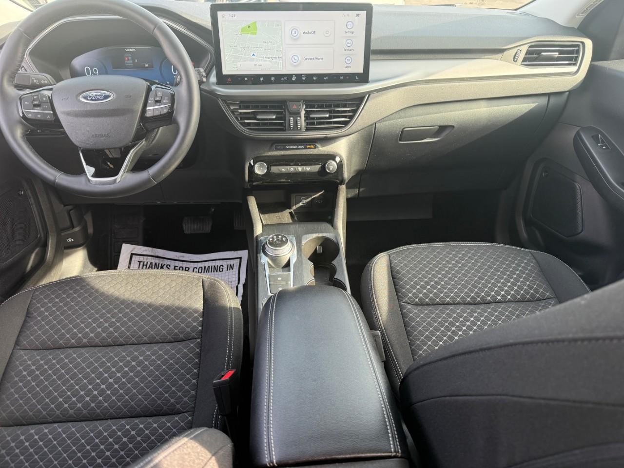 Ford Escape Vehicle Full-screen Gallery Image 12