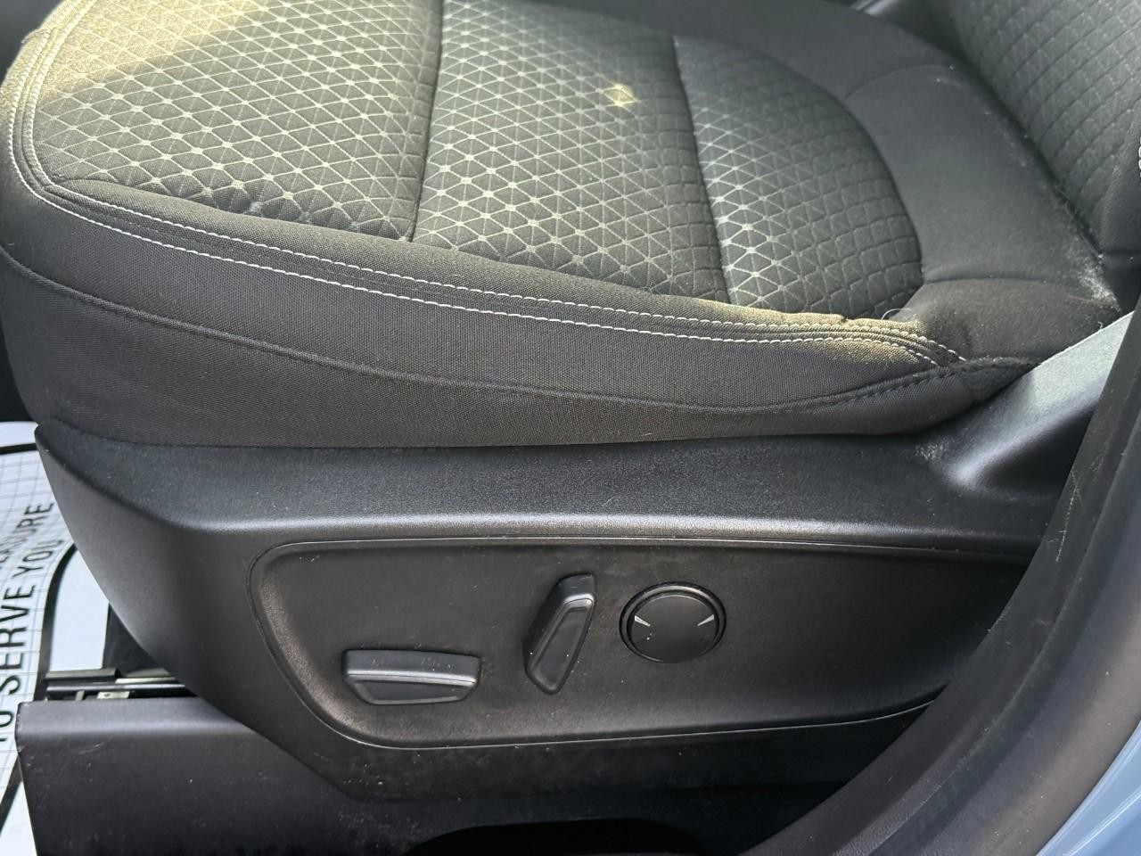 Ford Escape Vehicle Full-screen Gallery Image 20