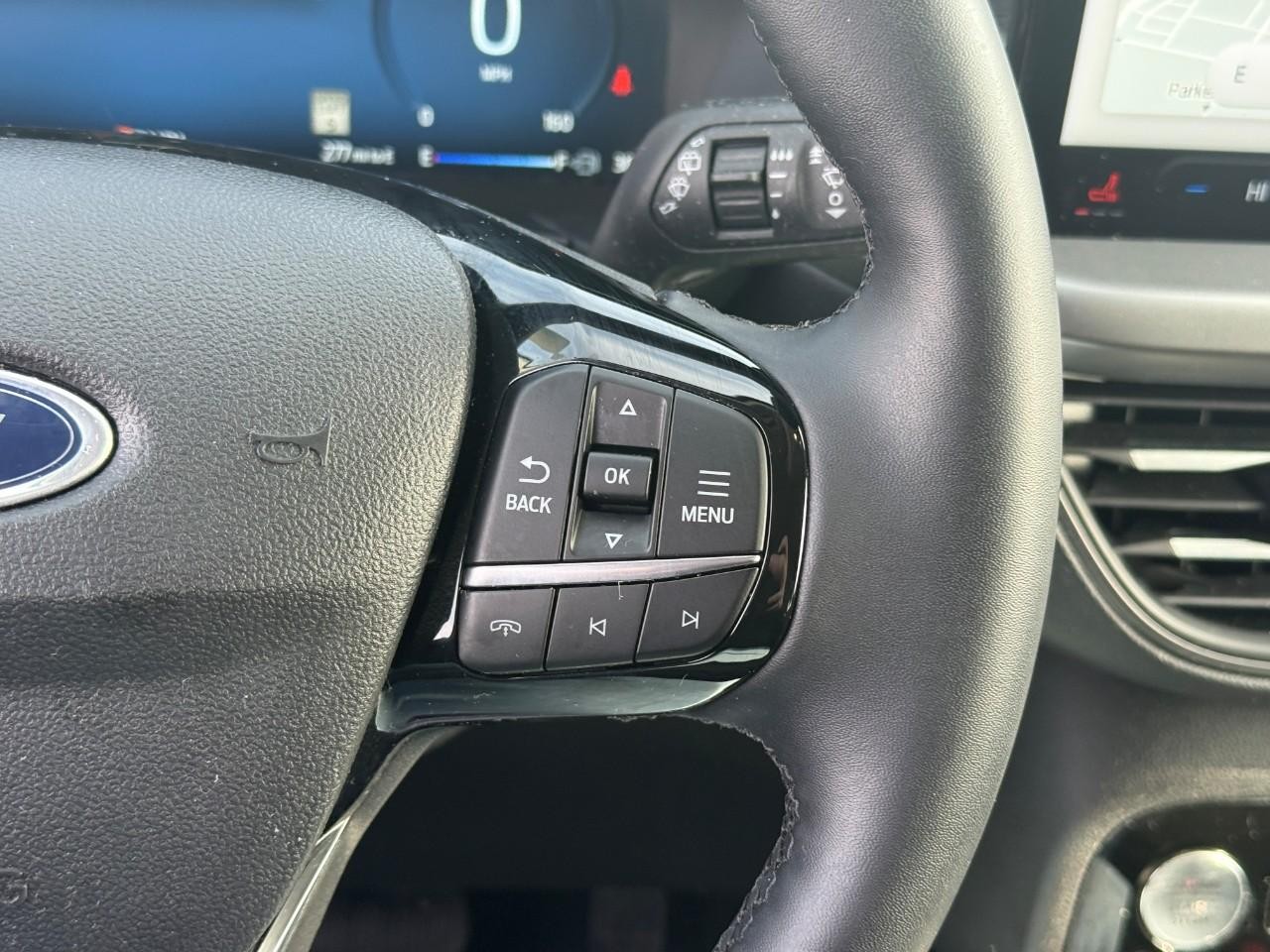 Ford Escape Vehicle Full-screen Gallery Image 22